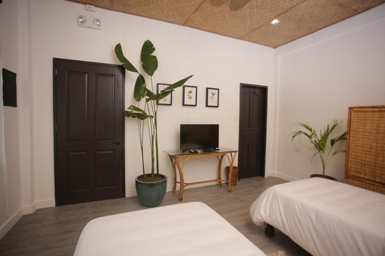 Hotel The Colonial Puerto Princesa Zewnętrze zdjęcie